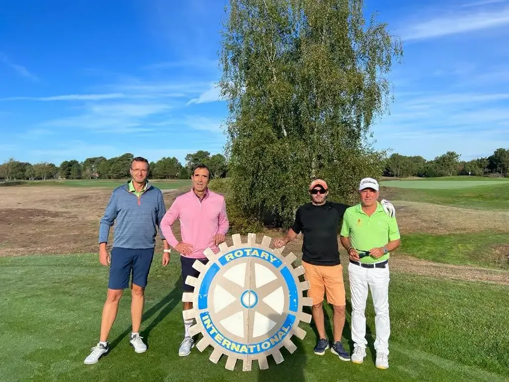 Participants au tournoi de golf caritatif
